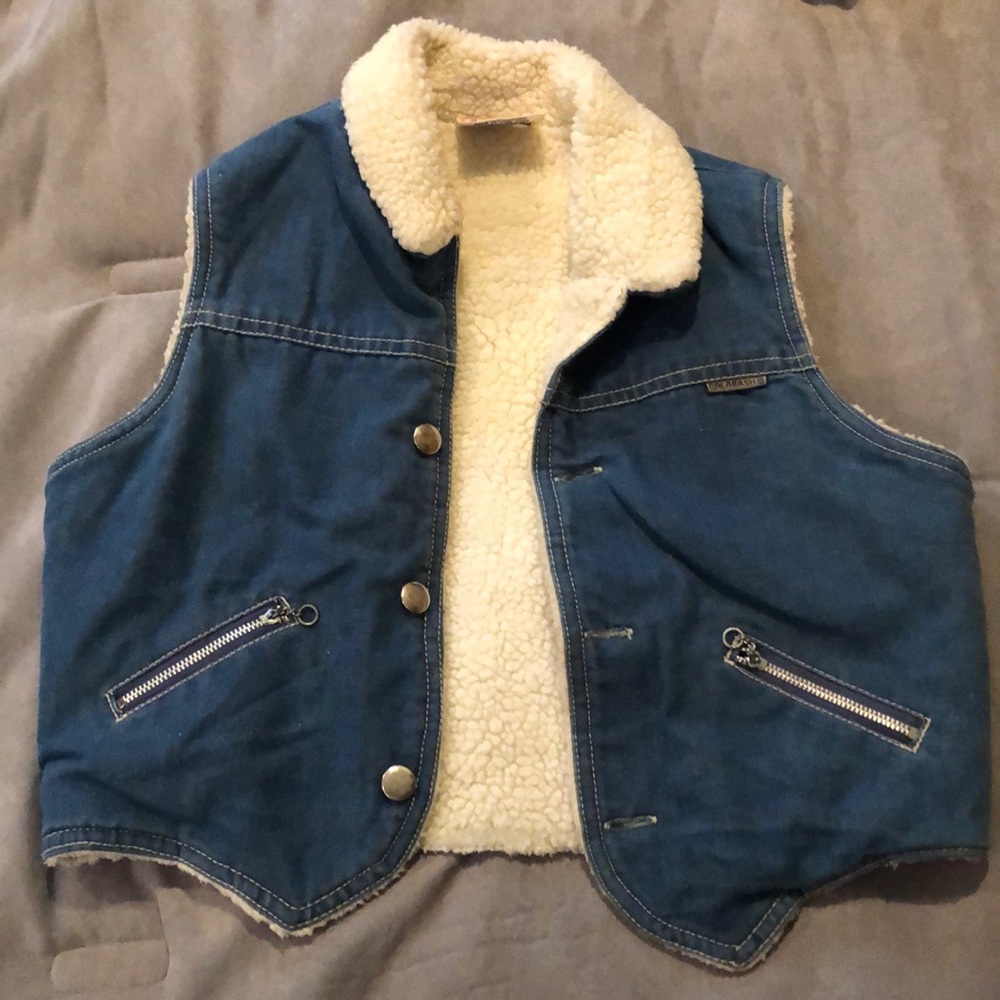 Vintage looking jean and “sheep” lined vest 🧚